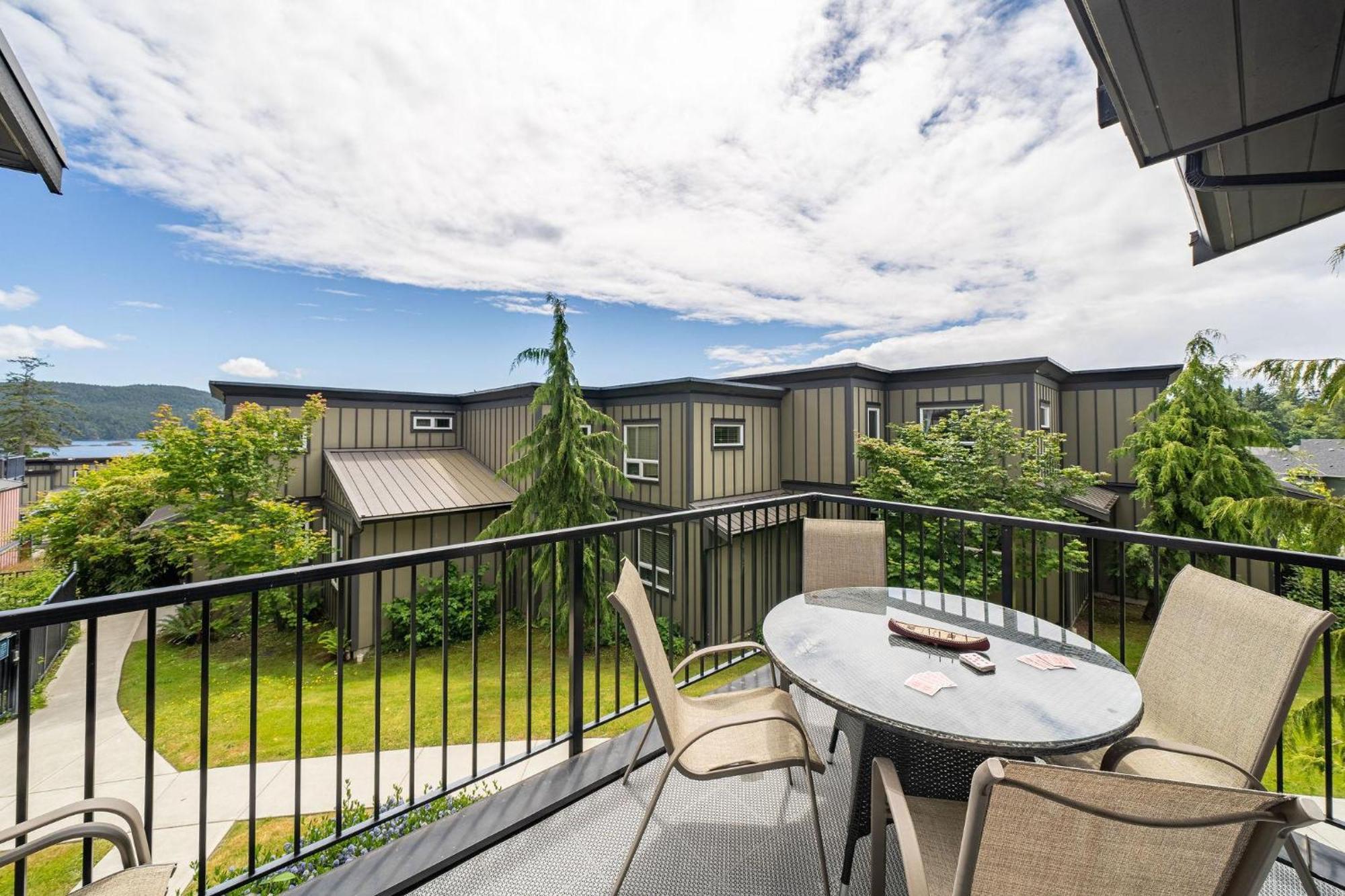 Sooke Harbour Resort & Marina Bagian luar foto