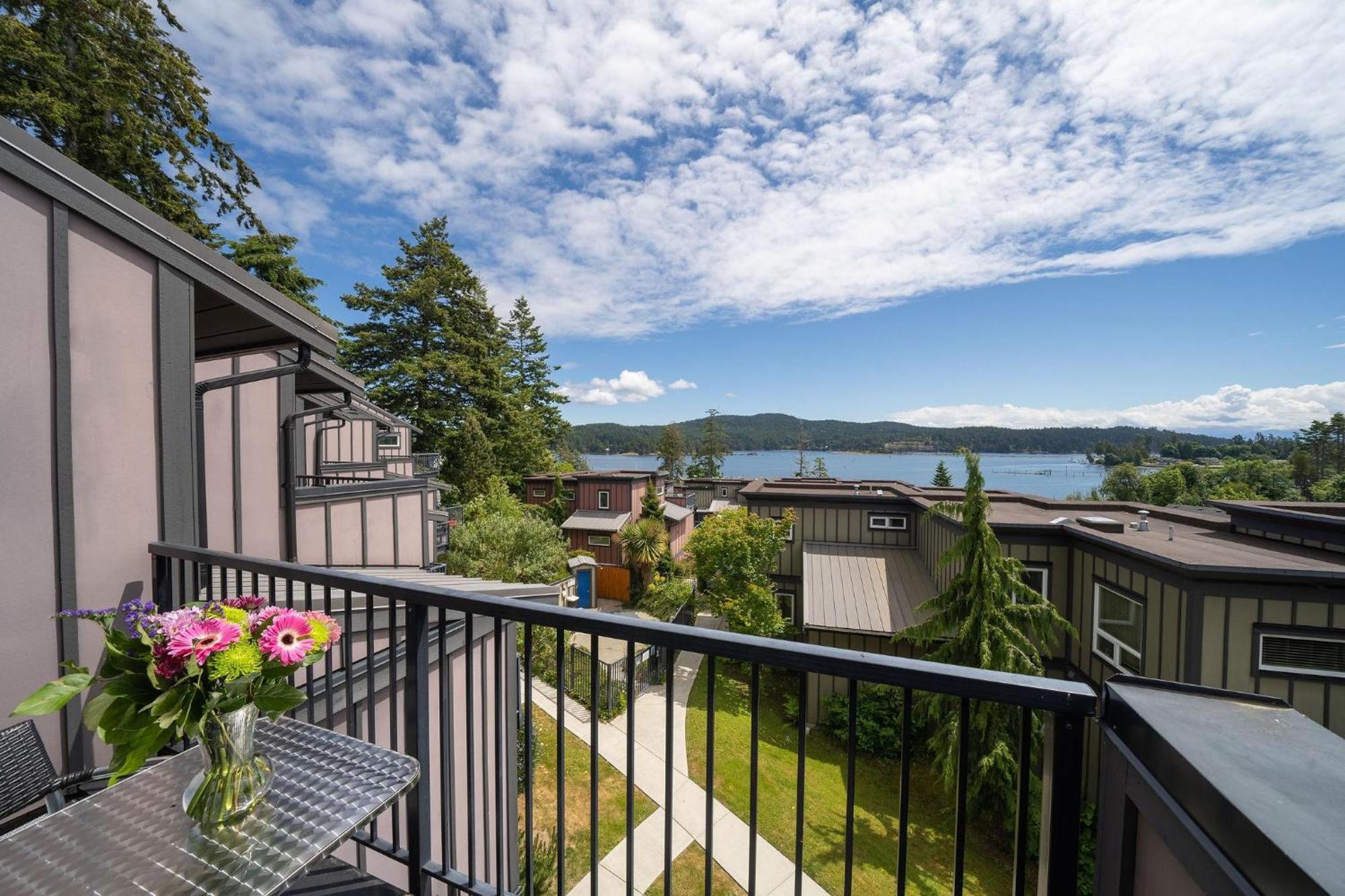 Sooke Harbour Resort & Marina Bagian luar foto