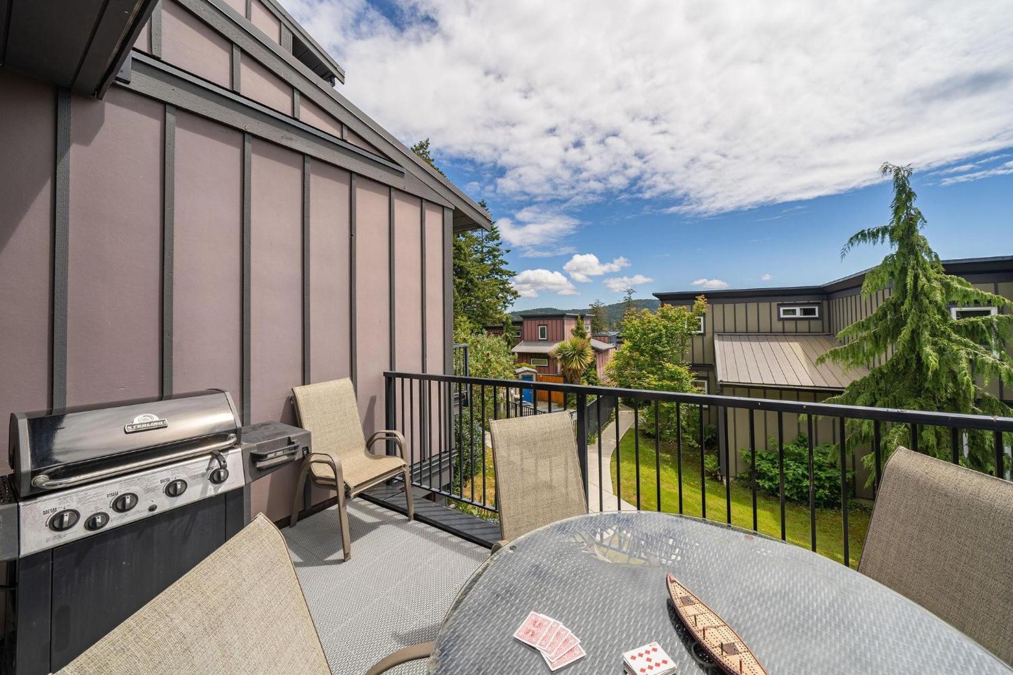 Sooke Harbour Resort & Marina Bagian luar foto