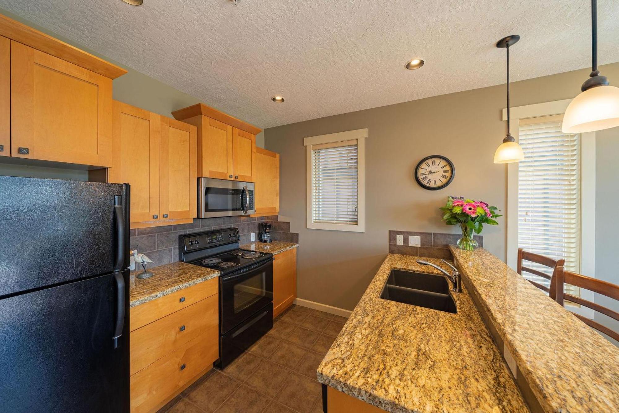 Sooke Harbour Resort & Marina Bagian luar foto