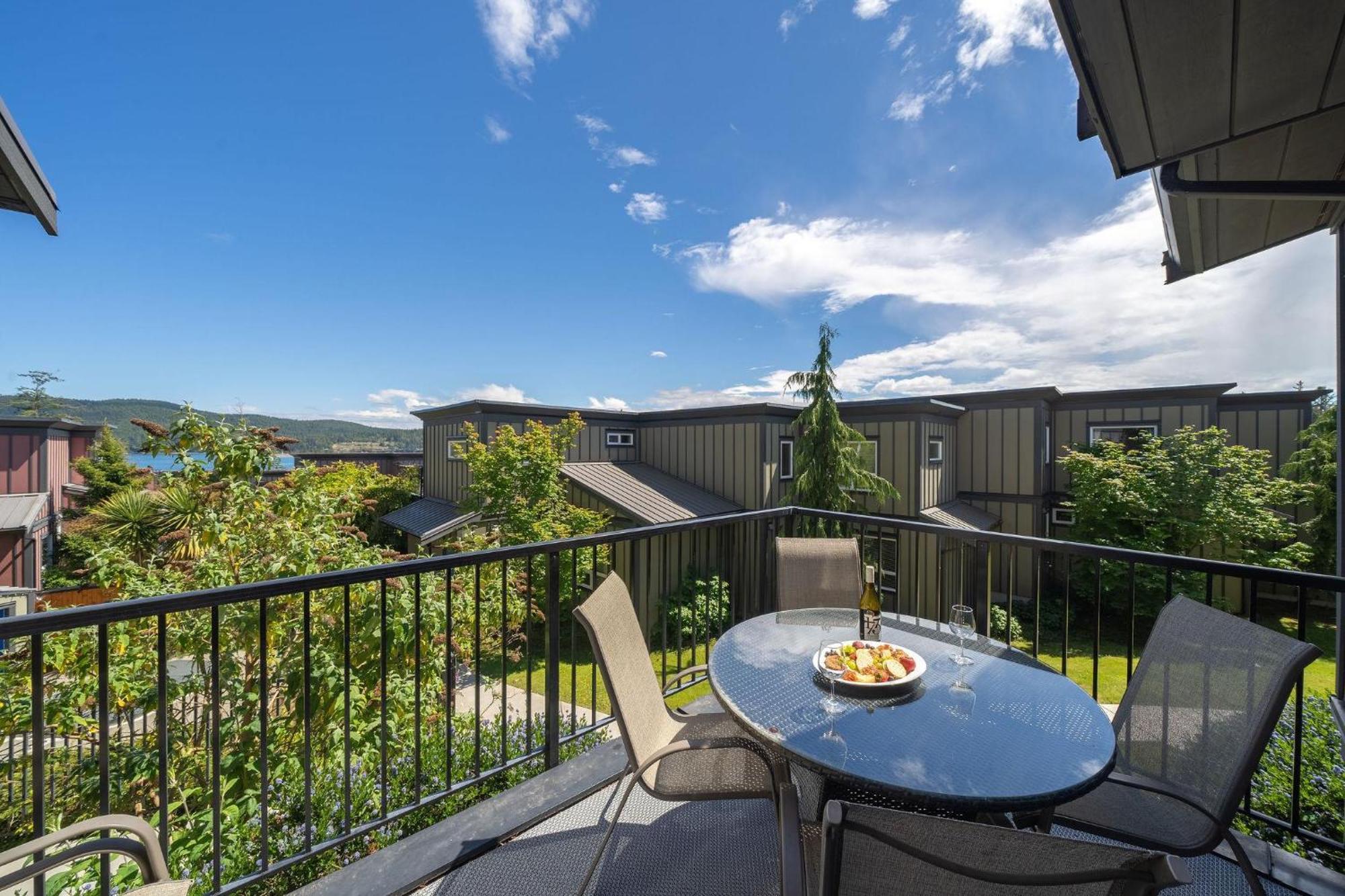 Sooke Harbour Resort & Marina Bagian luar foto